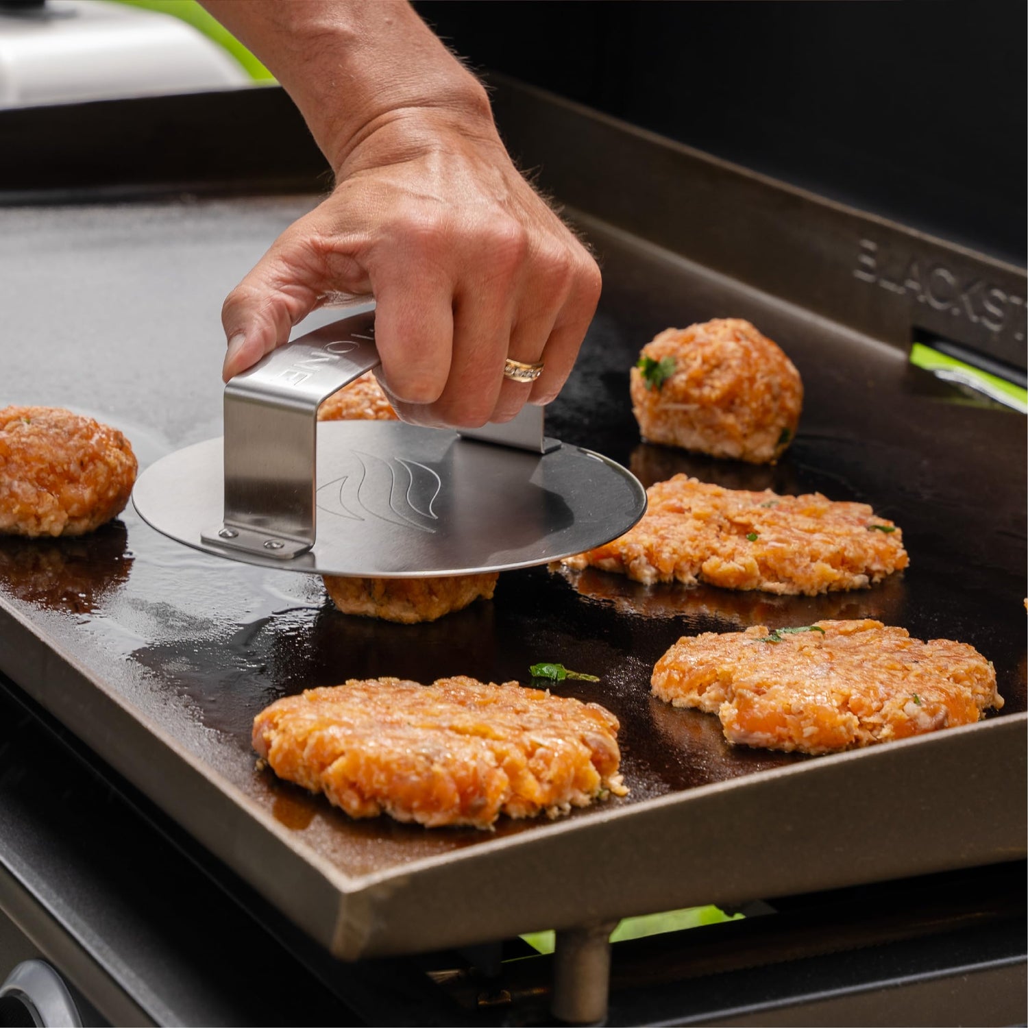 Blackstone Smash & Sear Press – Smash Burger Tool for Griddle, Grill, Hamburger, Meat, Panini, Bacon, Sandwich, Steak – Metal Stainless Steel Food Press & Patty Maker – Meat & Veggie Burger Smasher