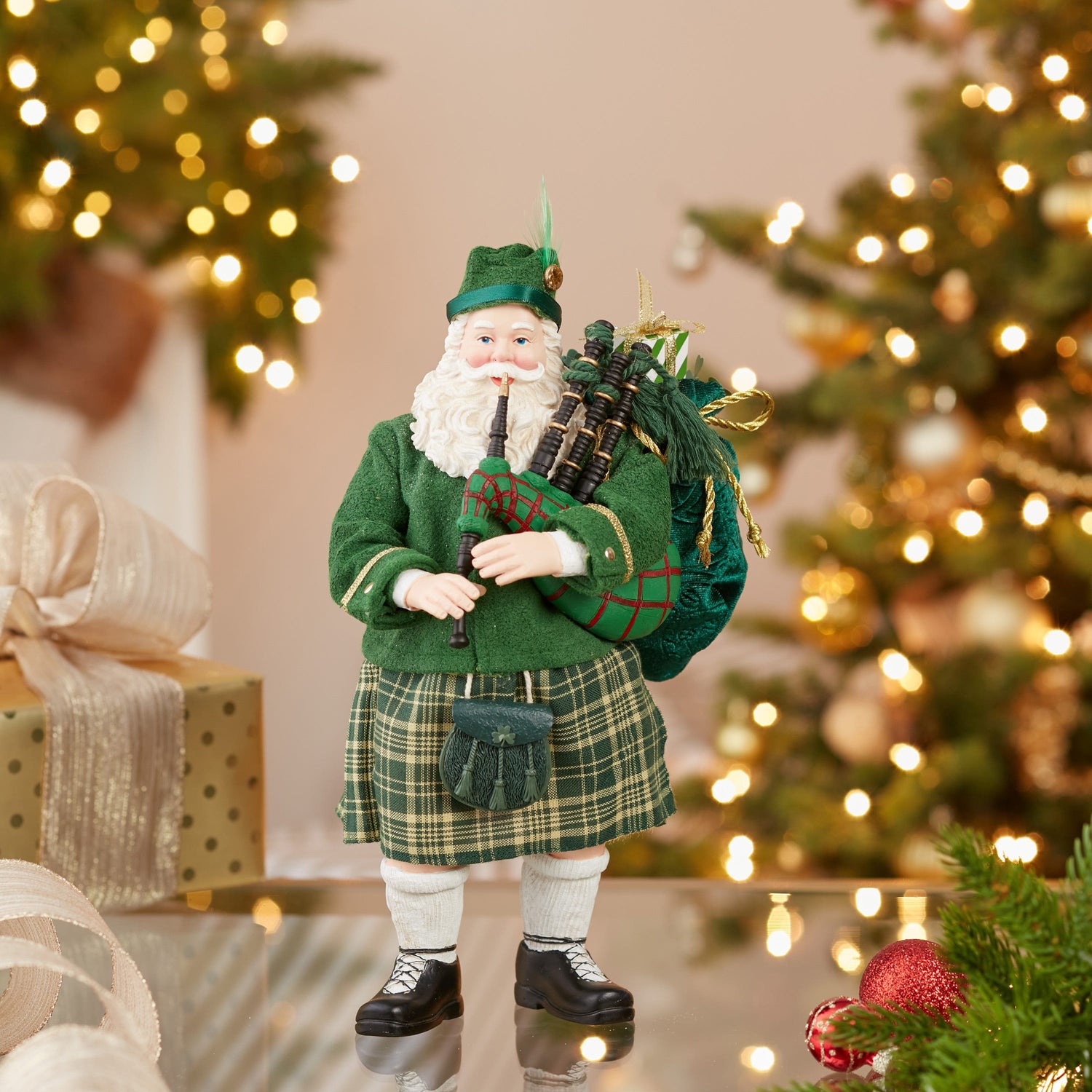 Kurt S. Adler 10.5“ Fabriché™ Musical Irish Bagpiper Santa