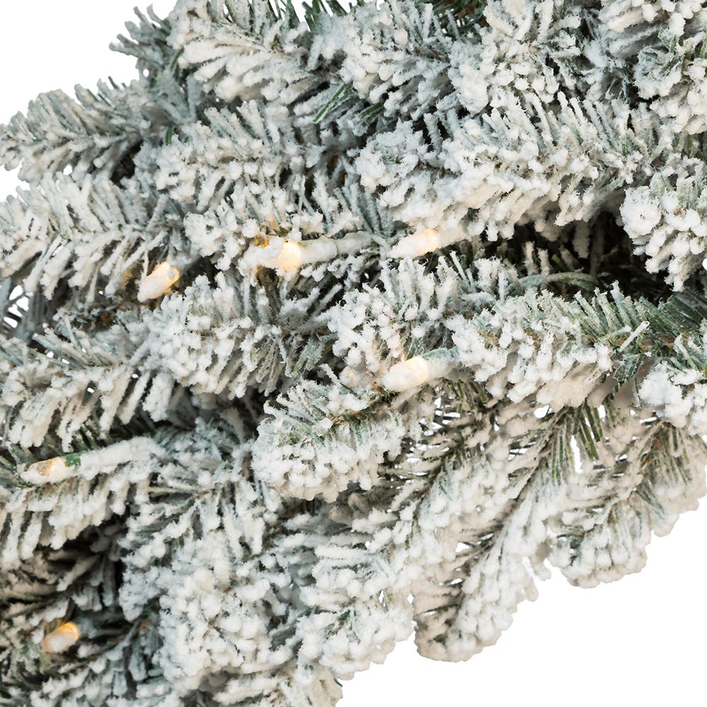 Kurt S. Adler 24“ Pre-Lit Battery Operated Warm White LED Vail Pine Wreath