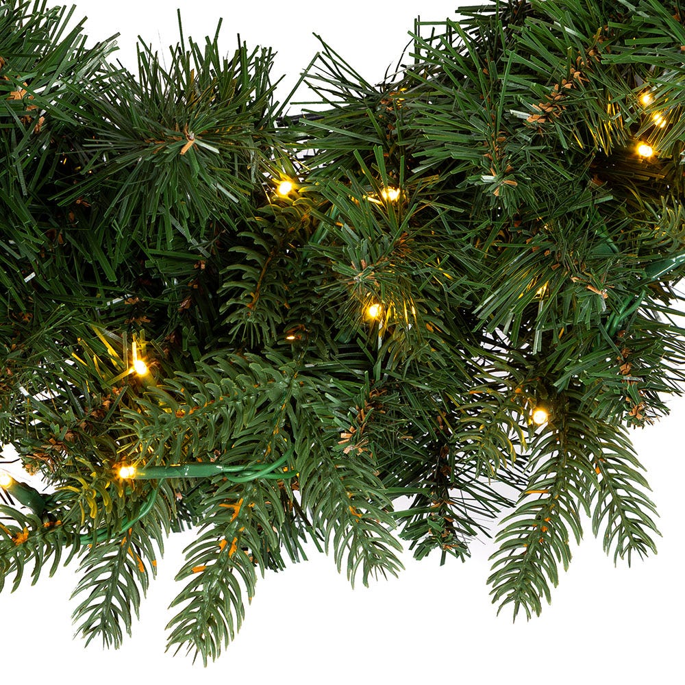 Kurt S. Adler 24“ Pre-Lit Warm White Cluster LED Noble Fir Wreath