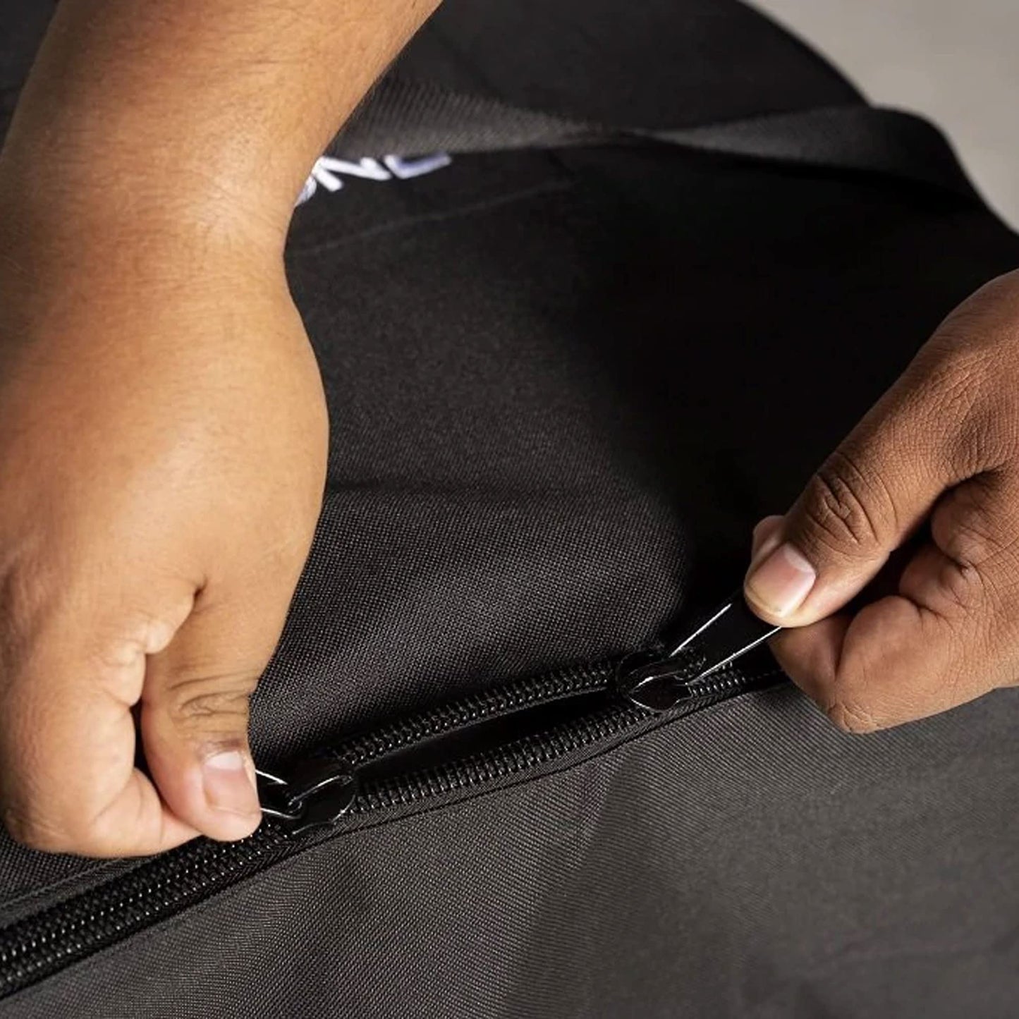 Blackstone 22 Inch Weatherproof Polyester Electric Griddle Cover & Carrying Bag with Heavy Duty Zippers & Vinyl Lining for Outdoor & Patio Use, Black