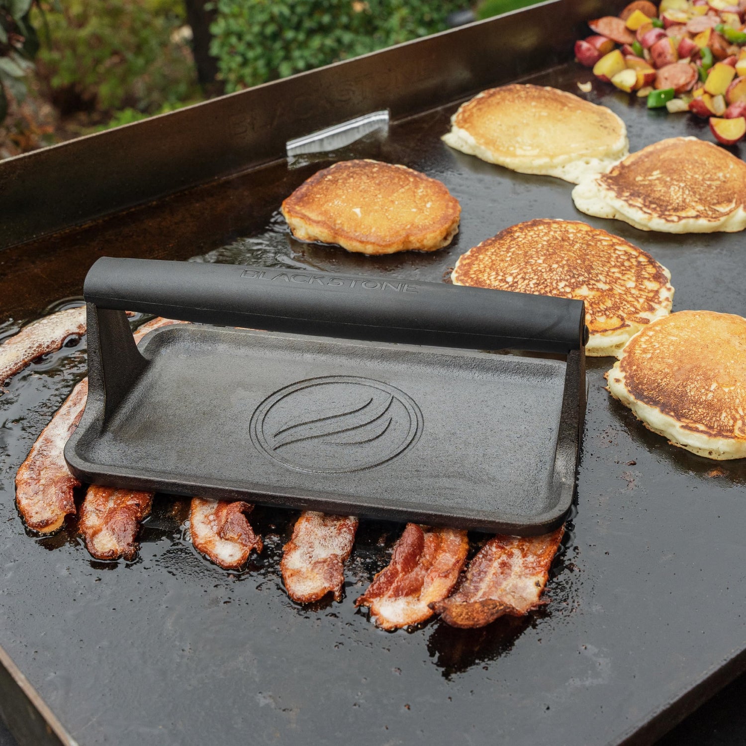 Blackstone 5553 Pre-Seasoned Cast Iron Griddle Press Medium Heavy Duty-Meat, Burger, Bacon, Steak, Panini, Sandwich, Sausage Heat Resistant Rubber Handle-10” x 5.5” (Rectangle), Black