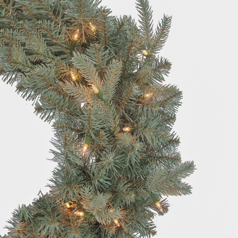 Kurt S. Adler 24“ Battery-Operated Pre-Lit Clear Incandescent Blue Spruce Wreath