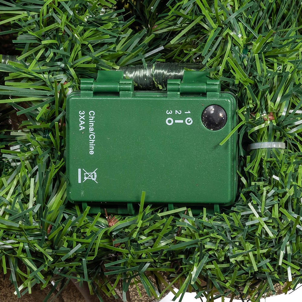 Kurt S. Adler 22“ Battery Operated Pre-Lit Decorated Champagne Wall Tree